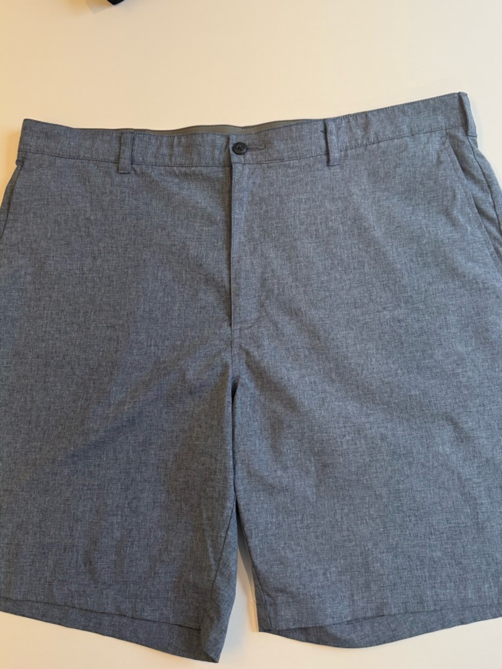 Hogan Men's Heather Gray Flat-Front Performance Shorts Size 40